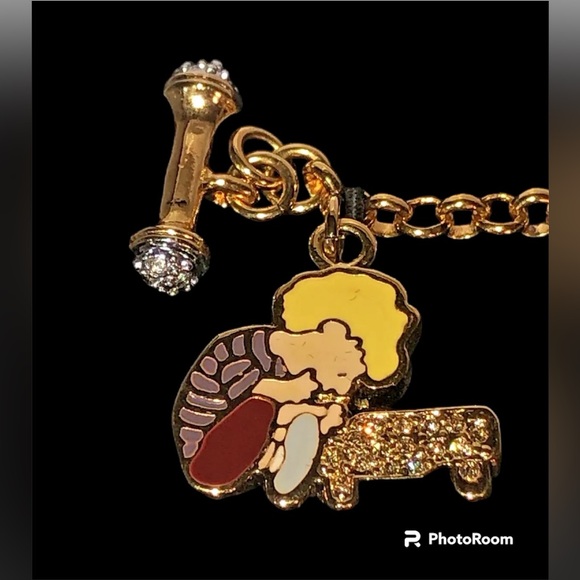 THE DANBURY MINT PEANUTS
CHARMS BRACELET GOLD WITH RHINESTONE RARE/ COLLECTIBLE - Picture 9 of 16